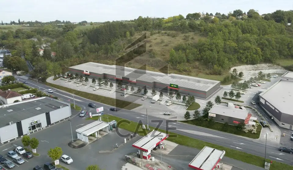 RIBERAC (24) - CELLULES COMMERCIALES A LOUER