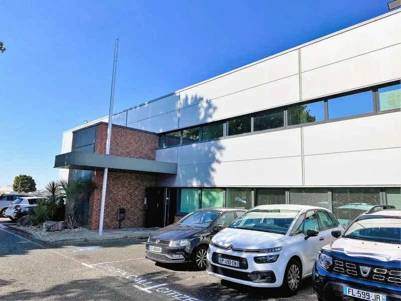 BUREAUX A LOUER - PROCHE ROCADE ET AEROPORT MERIGNAC 