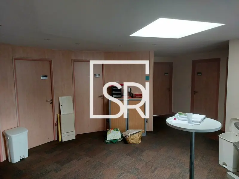 Bureau à louer - Aubière (63170) - 152 m² - 1 646 €/mois