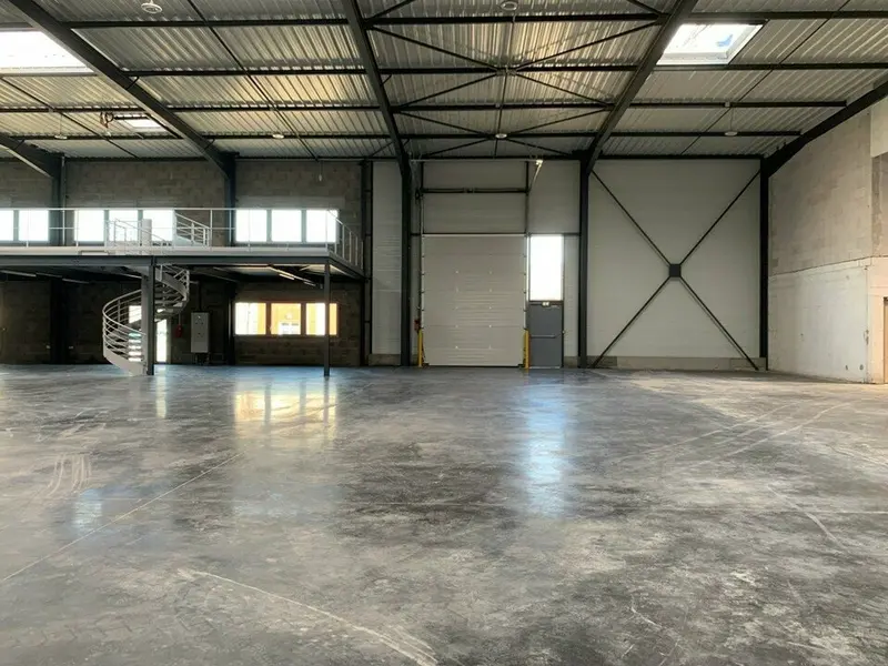 A louer Locaux d'activité 638m² Saint-Priest