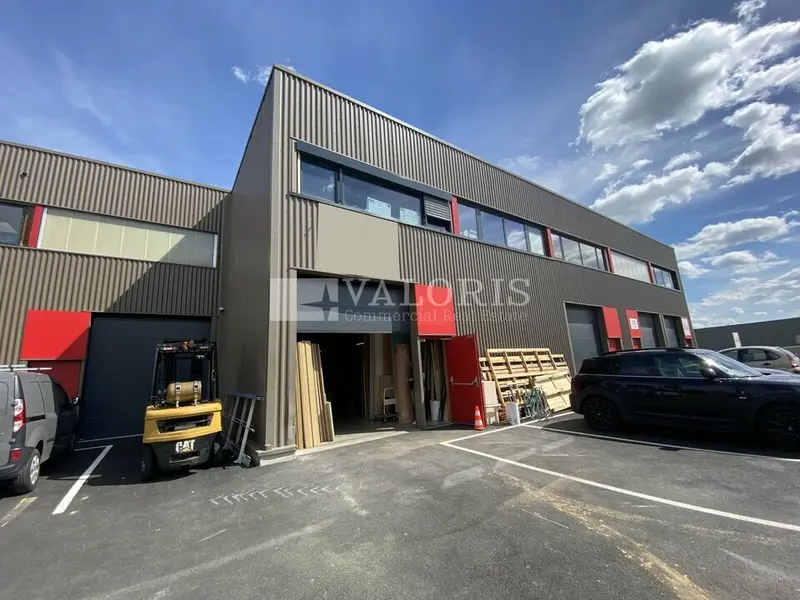 A louer Locaux d'activité 346m² Limas