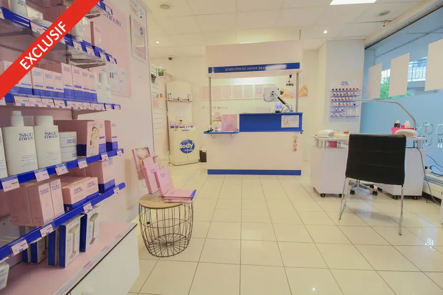 A VENDRE (74) INSTITUT DE BEAUTE Empl. 1 bis