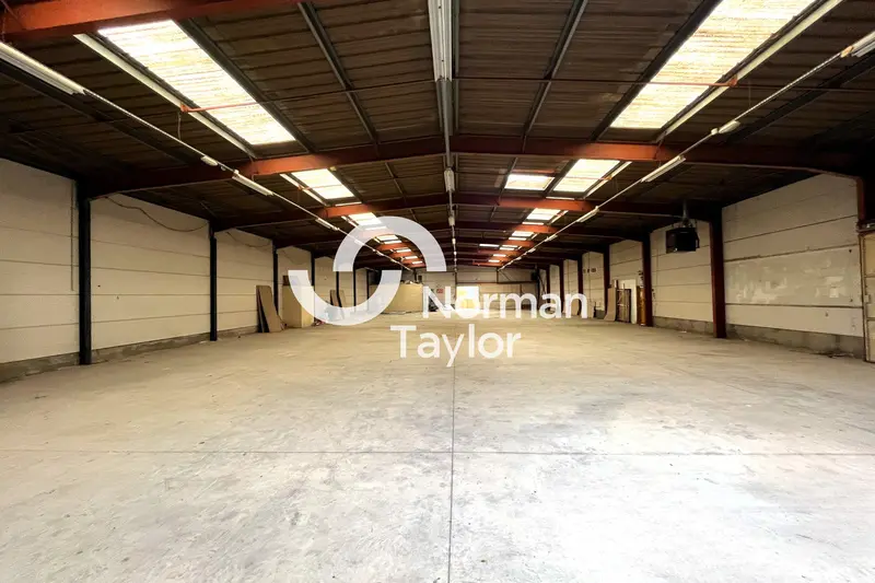 Local d'activité/commerce de 1000 m² à louer - Montpellier Ouest