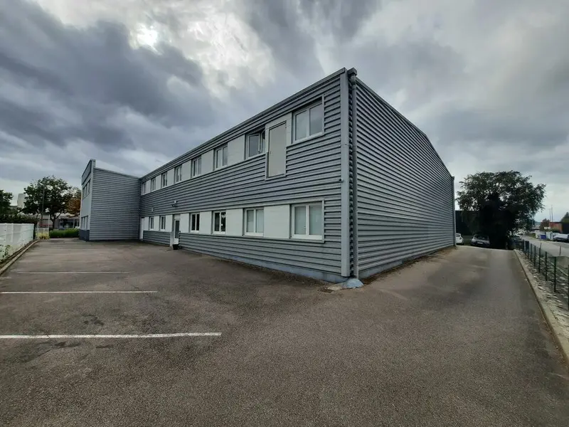 BUREAUX RENOVES - ACCES INDEPENDANT.