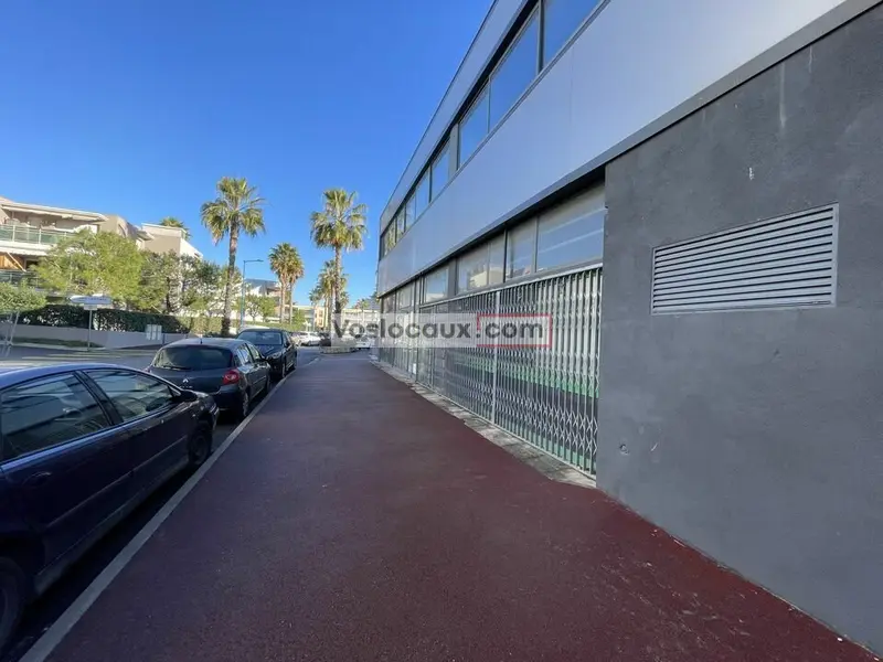 À louer : Bureaux de 2660 m² divisibles - Villeneuve-Loubet 
