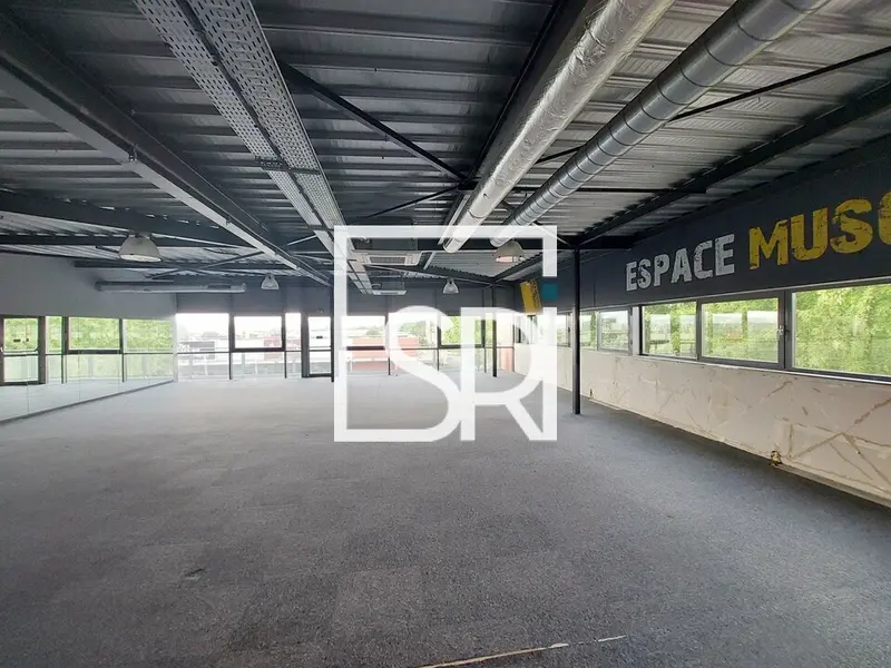 LOCATION PLATEAUX DE BUREAUX DE 358 m2 - 63170 AUBIERE 