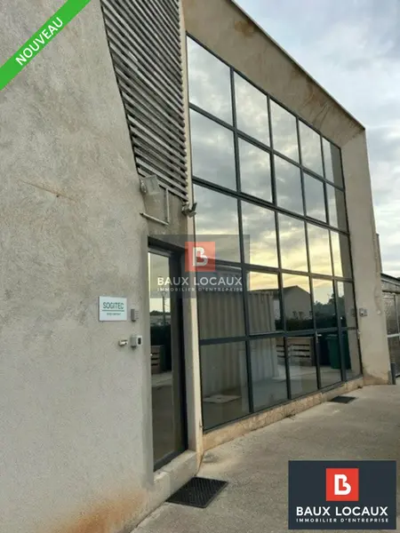 VASTES BUREAUX TRÈS LUMINEUX A EGUILLES  A LOUER