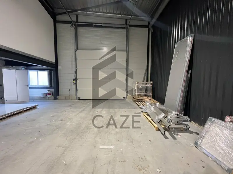 Entrepôt / Activité à vendre - Beychac-Et-Caillau (33750) - 975 m²