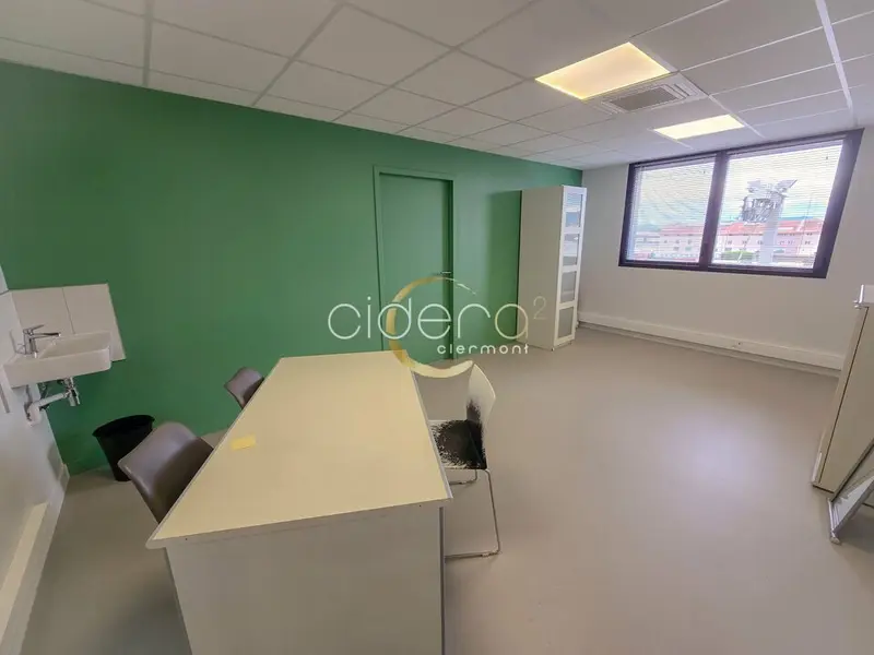 A louer Bureaux 135.8m² Clermont-Ferrand