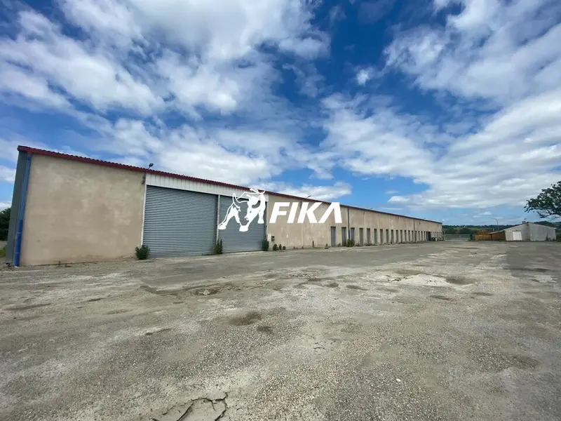 A LOUER ENTREPOT 3 409 m² - (82710) BRESSOLS