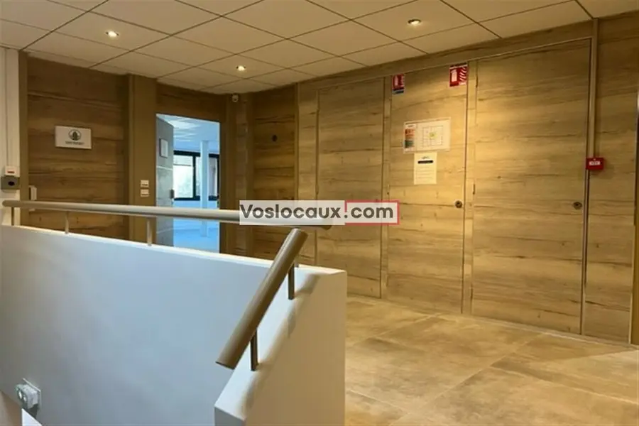 A la location : Bureaux  de 600 m² à SOPHIA ANTIPOLIS - LES BOUILLIDES