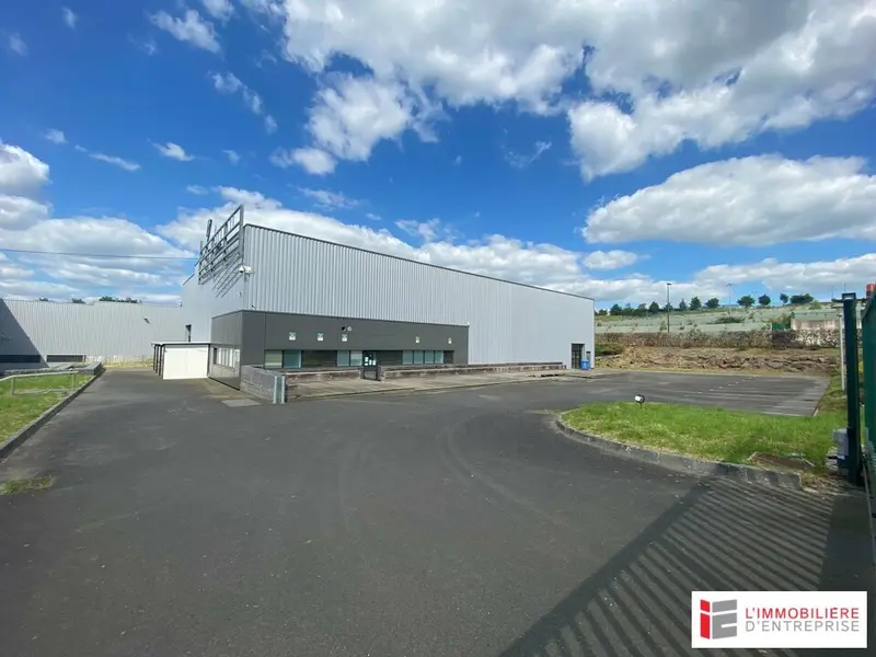 BATIMENT 970 M² + FONCIER DE 3 295 M² EN ZA - A L A VENTE