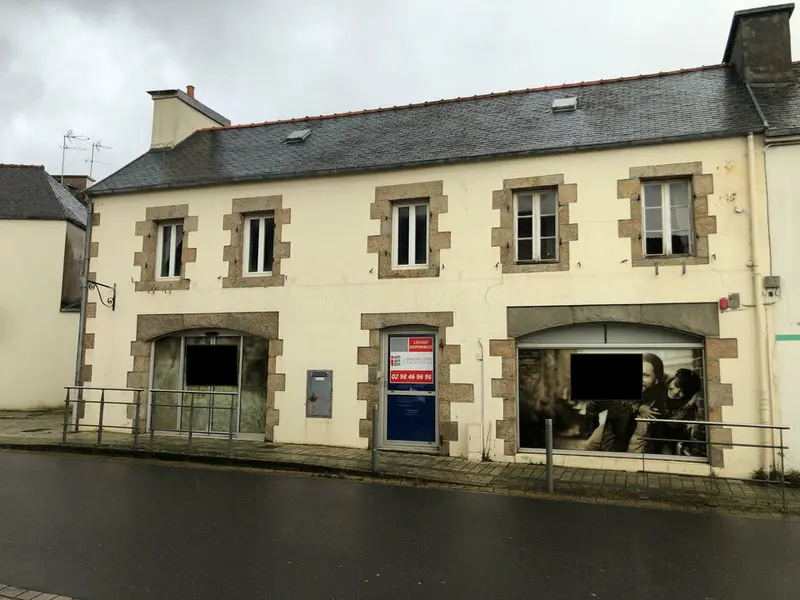 LOCAL COMMERCIAL OU BUREAUX BOURG BLANC CENTRE VILLE