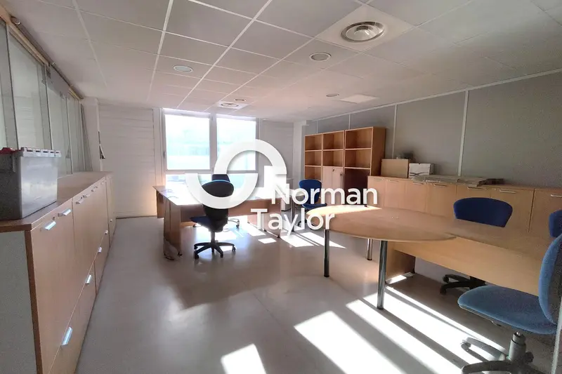 Beaux bureaux à la vente-13015-Marseille