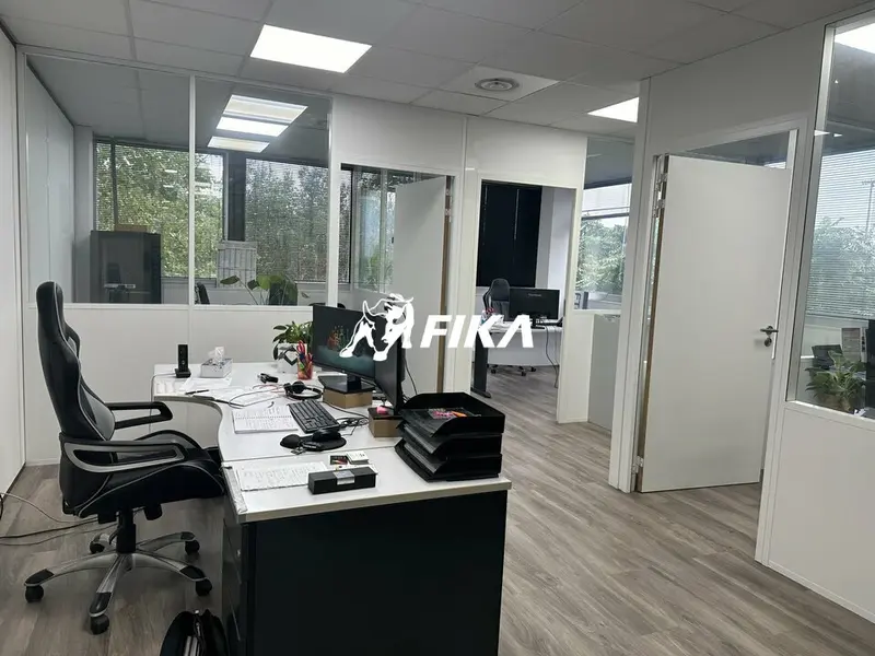 A LOUER BUREAUX  100 m² (31670) LABEGE