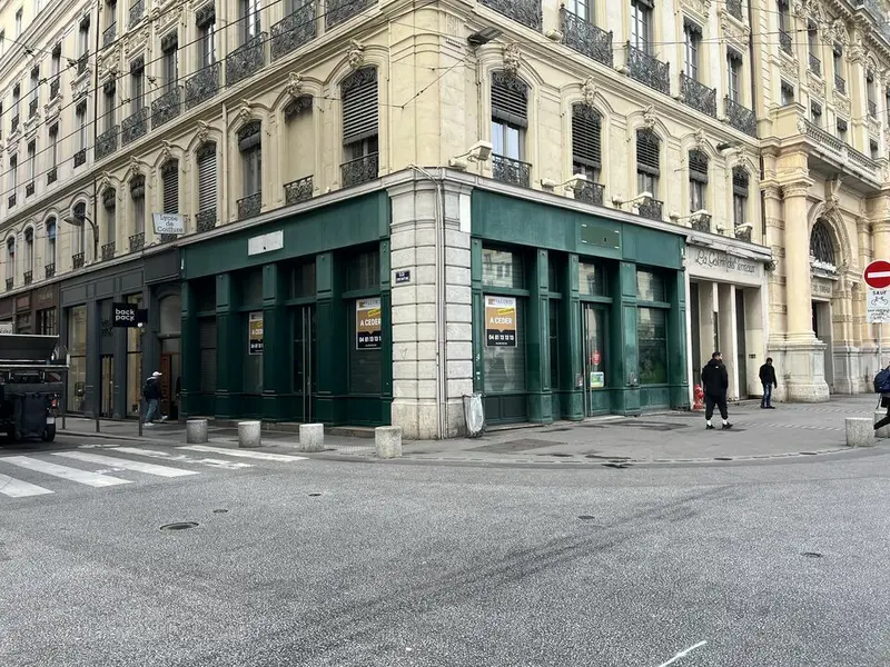 A louer Local commercial  96m² Lyon 01