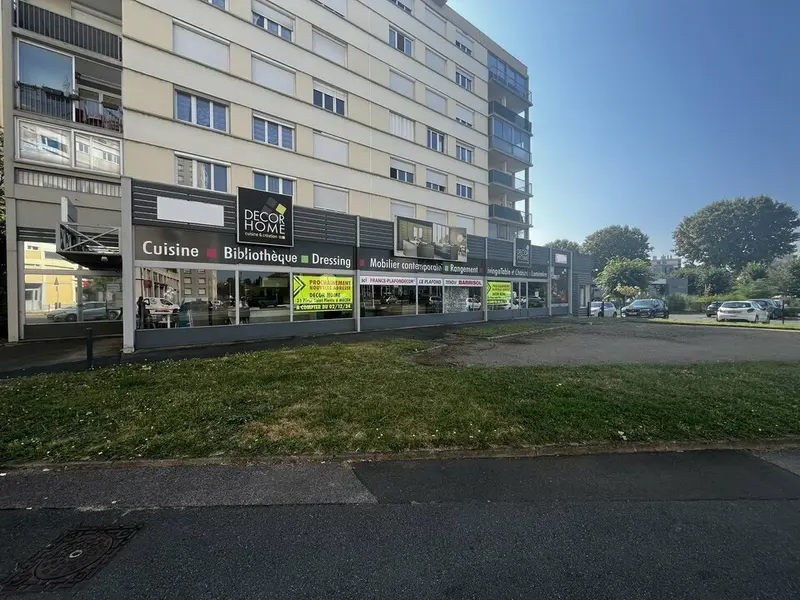 A louer Local commercial  456.2m² Mâcon