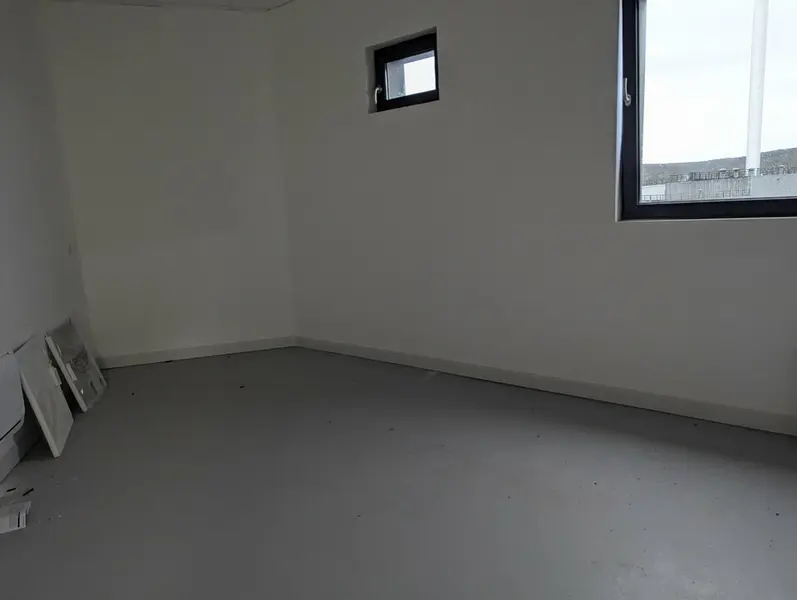 A louer bureaux au R+1 avec une visibilité sur la SUD III