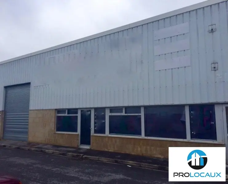 A louer Local commercial  400m² Saint-Maximin