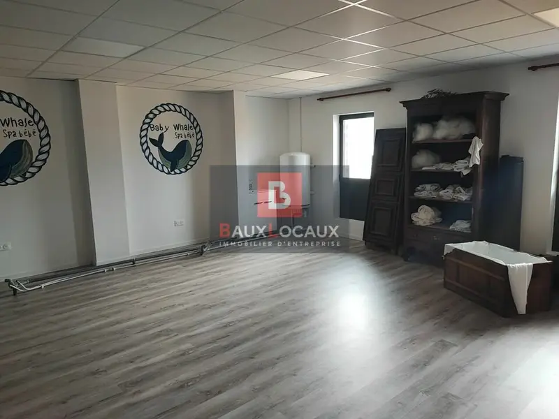 LOCATION LOCAL PROFESSIONNEL DE 38.5 m² DANS UN CENTRE MEDICAL RECENT