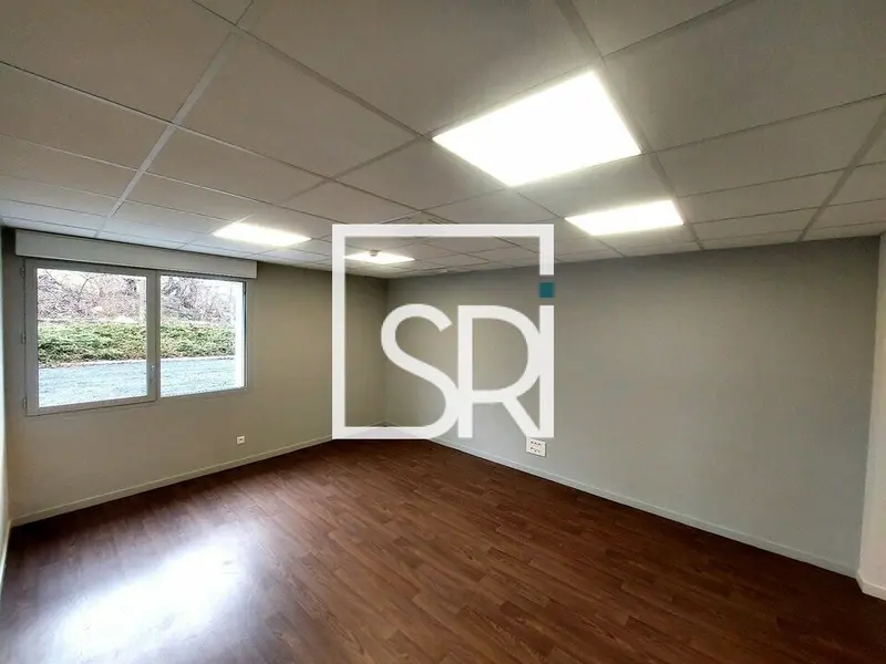 LOCATION BUREAUX + STOCKAGE - 347 M² - COURNON D'AUVERGNE 63800