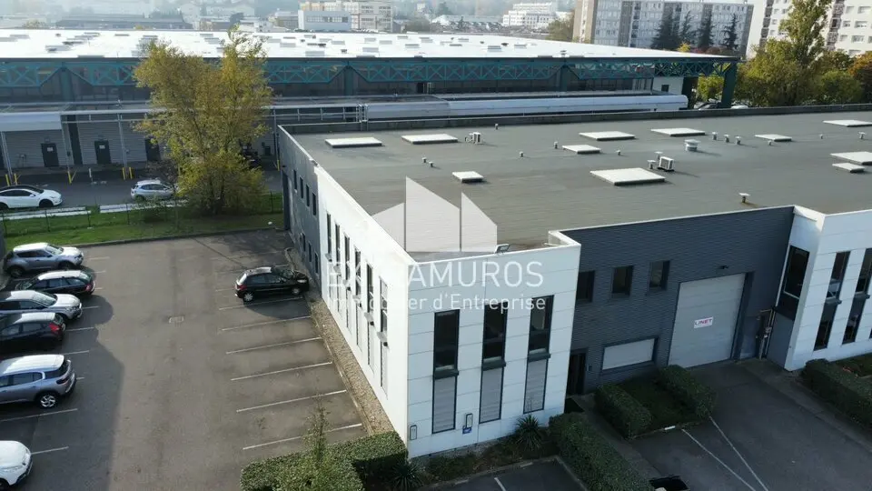 A louer Bureaux 587m² Vénissieux