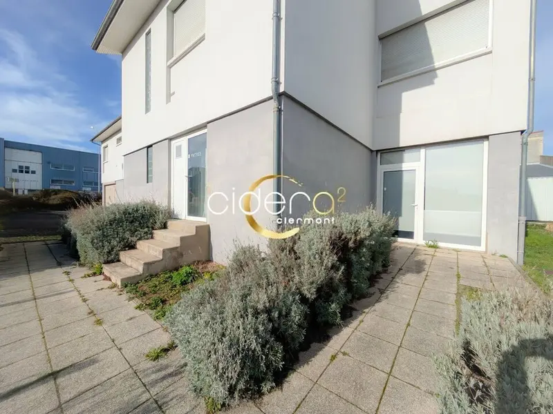 A louer bureaux 54m² en rez-de-chaussée à Romagnat