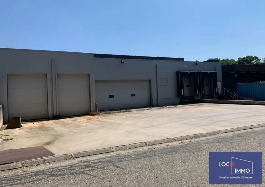 Entrepôt de 5509 m2 à louer à Canéjan