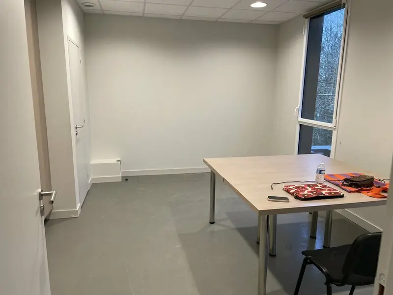 A LOUER - BUREAUX - GUIPAVAS 