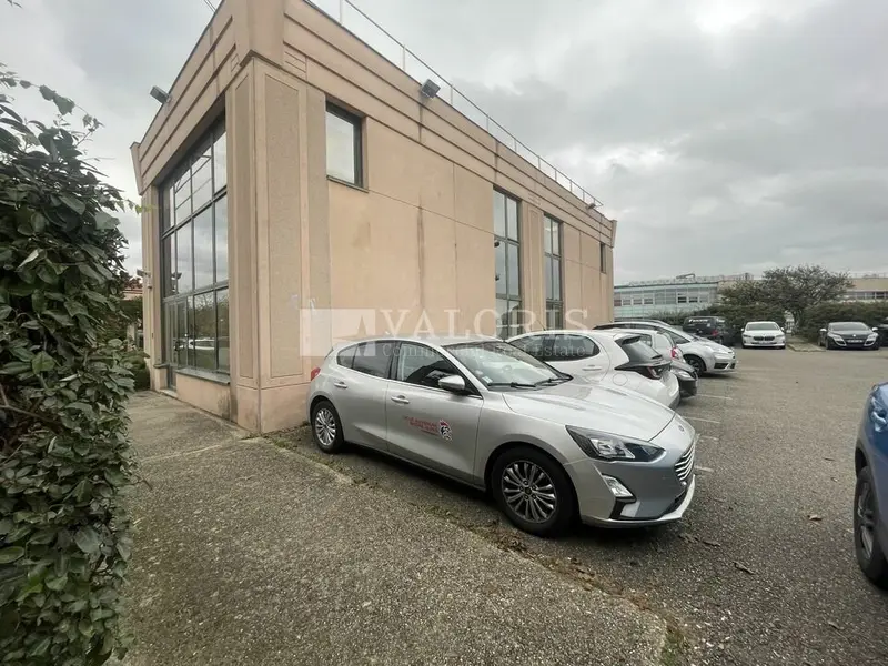 A vendre Locaux d'activité 230m² Bron