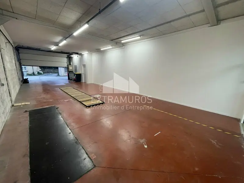 A vendre : Local d'activités de 180m² rénové 