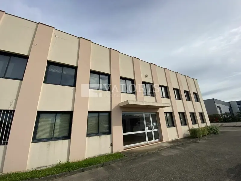 A louer Locaux d'activité 2320m² Chassieu