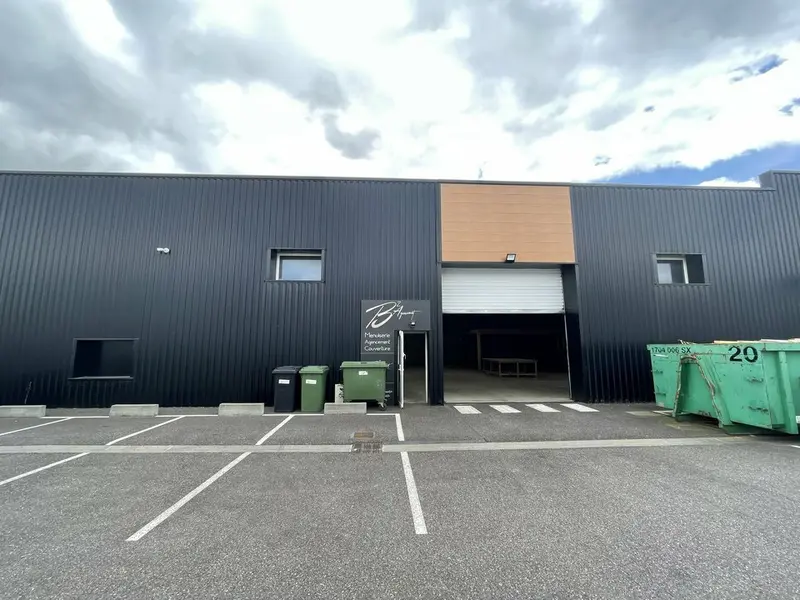 À LOUER  LOCAL D'ACTIVITÉ 286 m²  YVRAC (33370)
