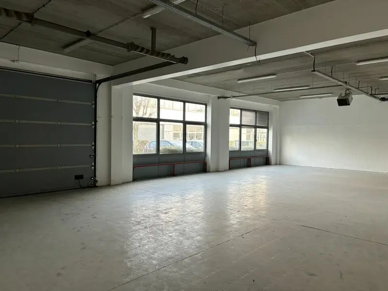 A louer Locaux d'activité 385m² Roissy-en-France