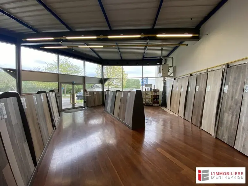 LOCAL COMMERCIAL + DEPÔT + BUREAUX 600M² CHANTEPIE