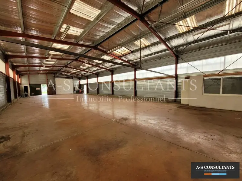 A louer Locaux d'activité 840m² Beausemblant