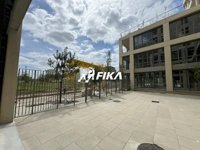 A vendre Local commercial  253m² Bordeaux