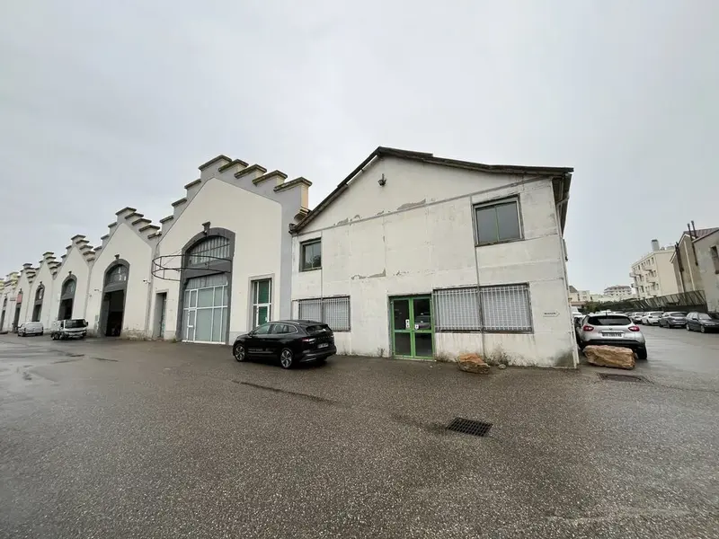 A louer Local commercial  523m² Lyon 08