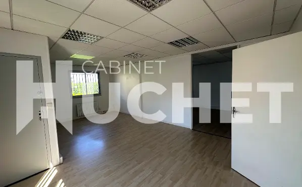 A Louer Bureaux de 55 m2 environ proche périphérique.
