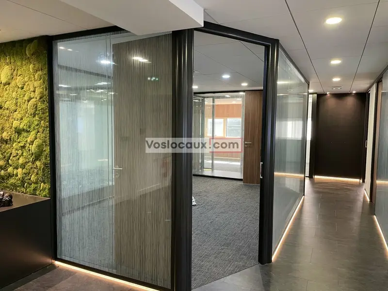 À louer  Bureaux de 245 m² à Villeneuve-Loubet