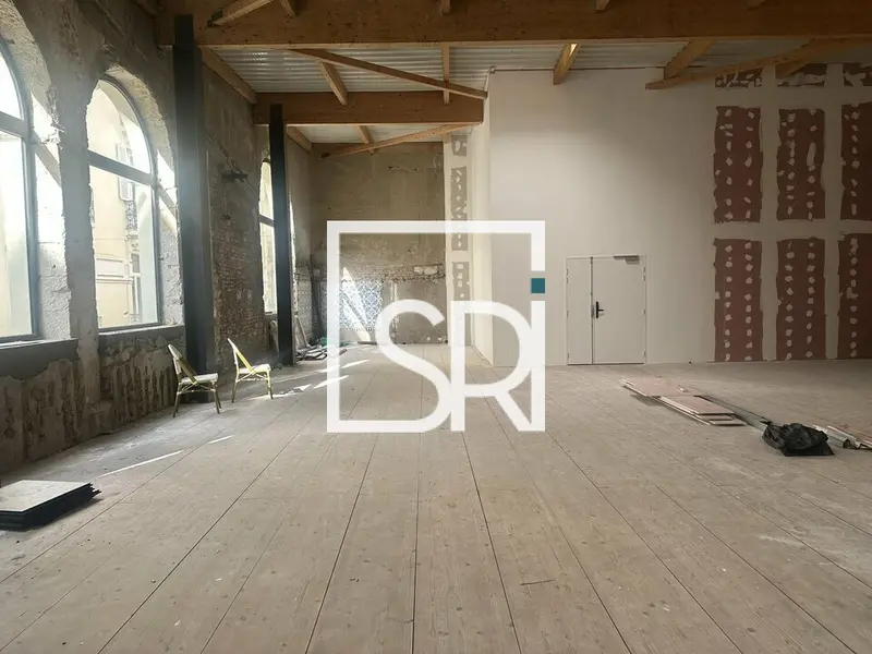 A vendre Bureaux 246.4m² Vichy