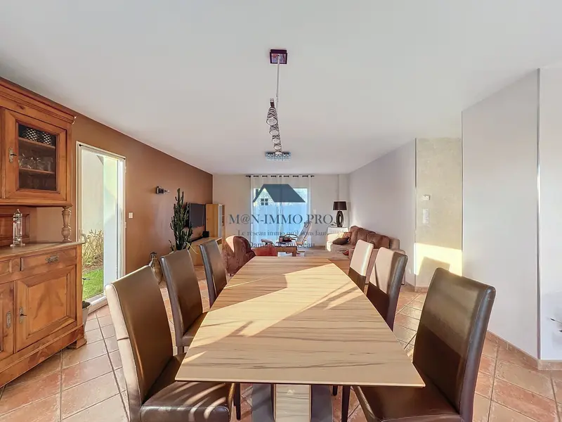 Maison Familiale à Vendre à Laillé – Luminosité, Espace et Confort