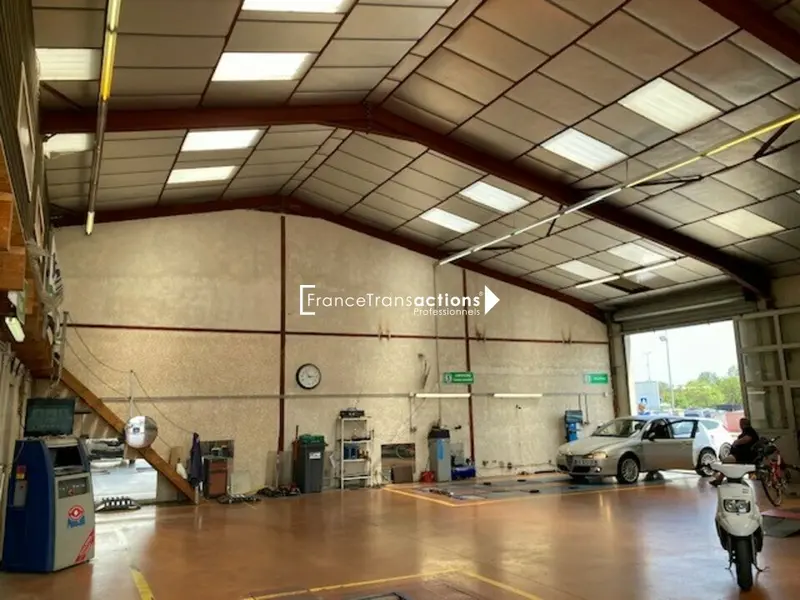 A LOUER LOCAL COMMERCIAL 225 M² PRIME SEYSSES 