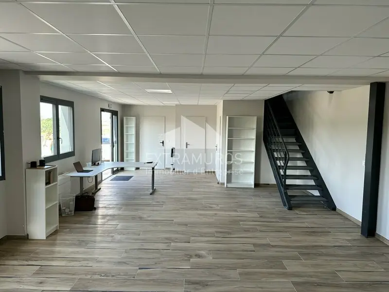 Bureaux de 150m² en excellent état à Beauvallon 