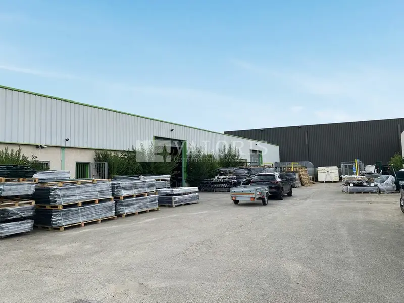 Entrepôt / Activité à louer - Pusignan (69330) - 1305 m² - 6 666 €/mois