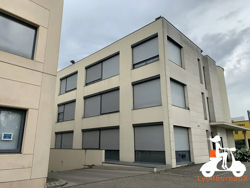 Bureau à louer - Chassieu (69680) - 340 m² - 2 975 €/mois