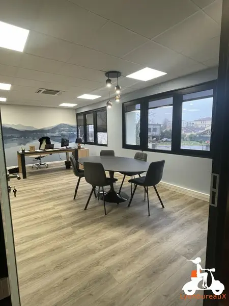 Bureau à louer - Francheville (69340) - 100 m² - 1 500 €/mois