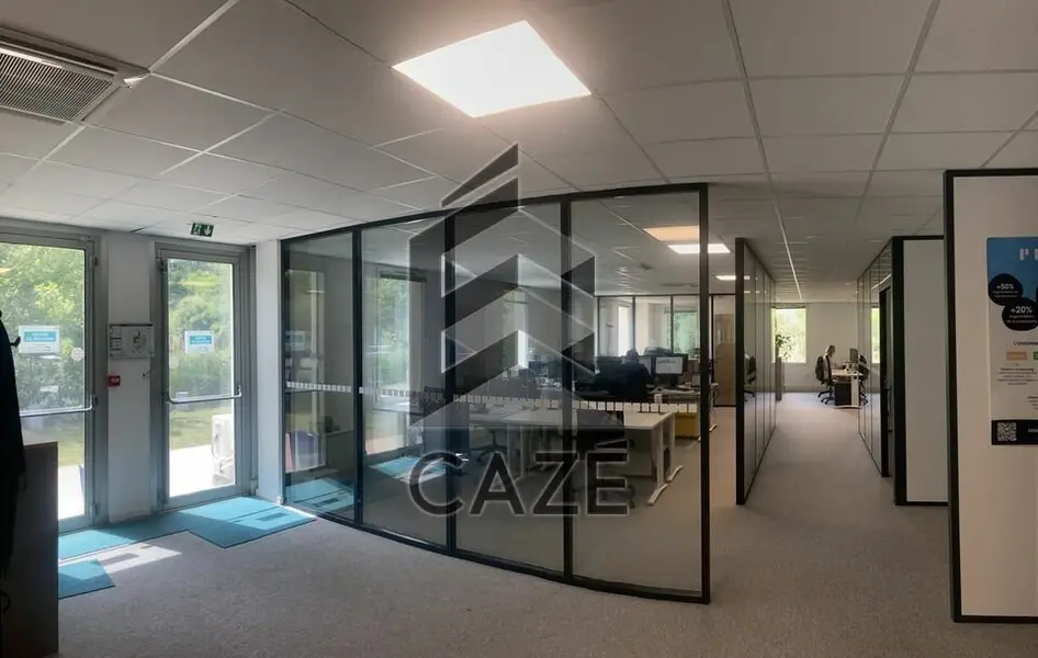 Bureau à louer - Pessac (33600) - 1175 m² - 14 785 €/mois