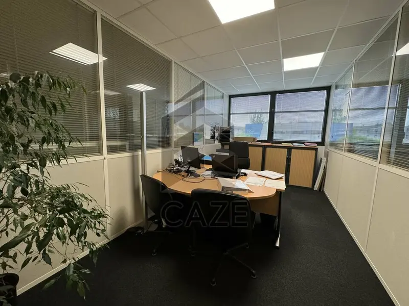 Bureau à louer - Villenave-D'Ornon (33140) - 716 m² - 7 756 €/mois