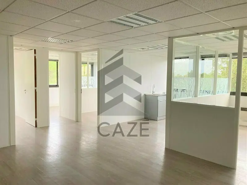 Bureau à louer - Mérignac (33700) - 101 m² - 1 094 €/mois